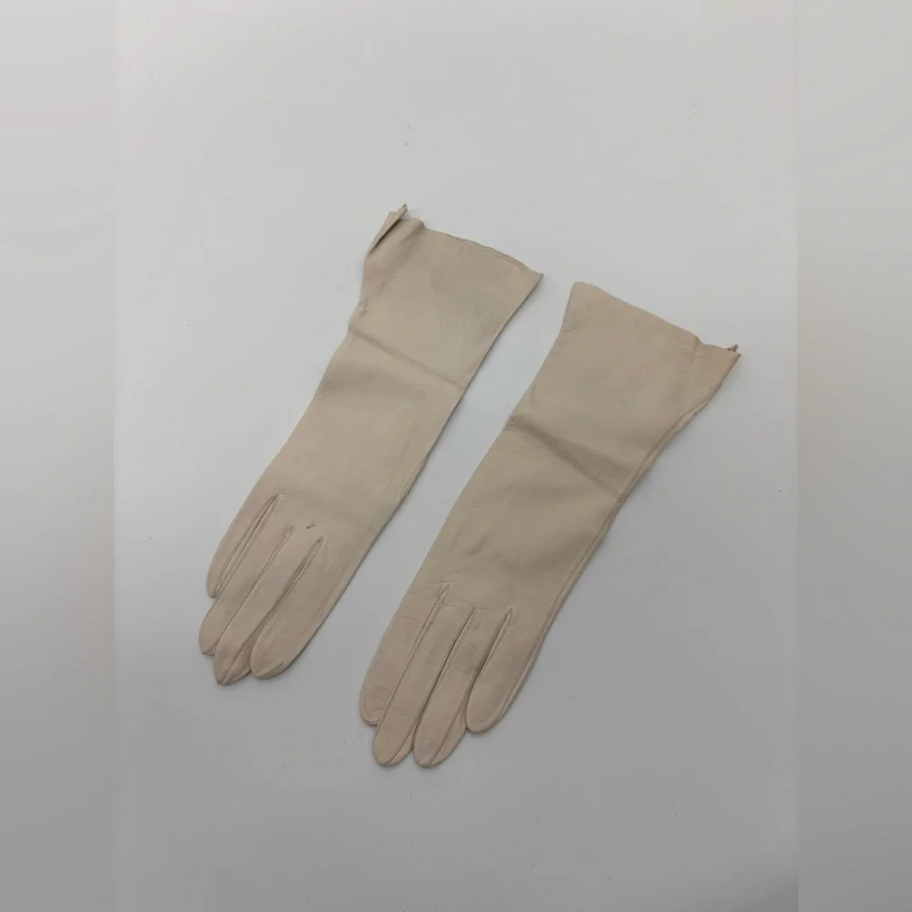 Vintage Buttery Soft Kid Leather Gloves – Cream – 1950s – Approx 12